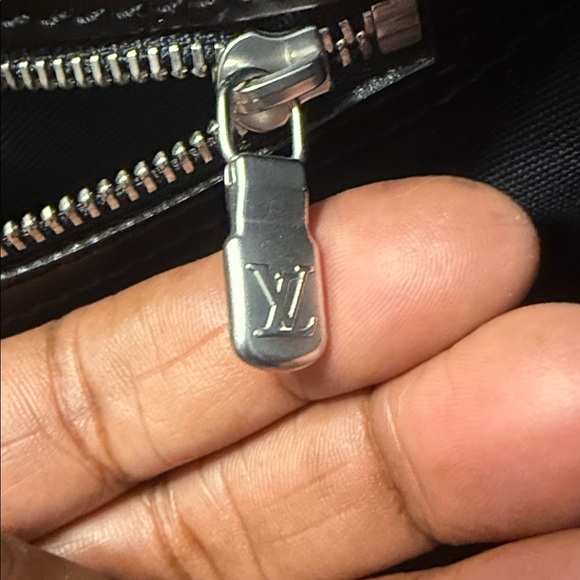 Louis Vuitton Textured Black Briefcase/crossbody bag - Picture 14 of 16